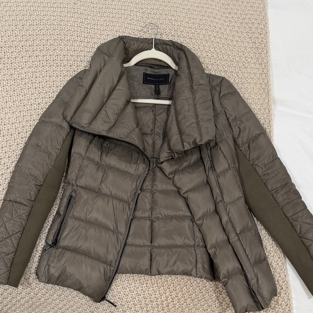 BCBG MAXAZRIA Women's Olive Green/ Grey Puffer Jacket